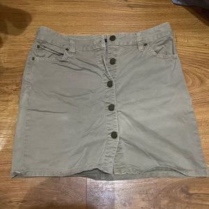Gap skirt, size 2. 97% cotton, 3% spandex.